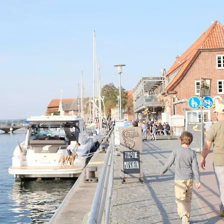 Holiday home Ferienhaus Am Seglerhafen